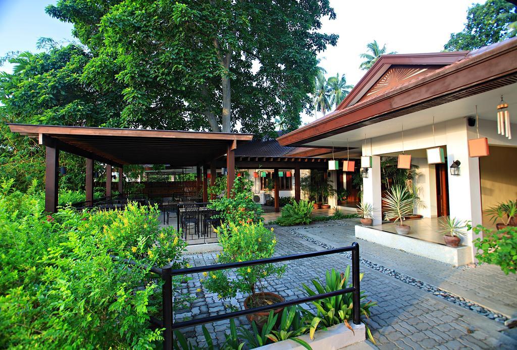 Hotel Tropika Davao Екстер'єр фото