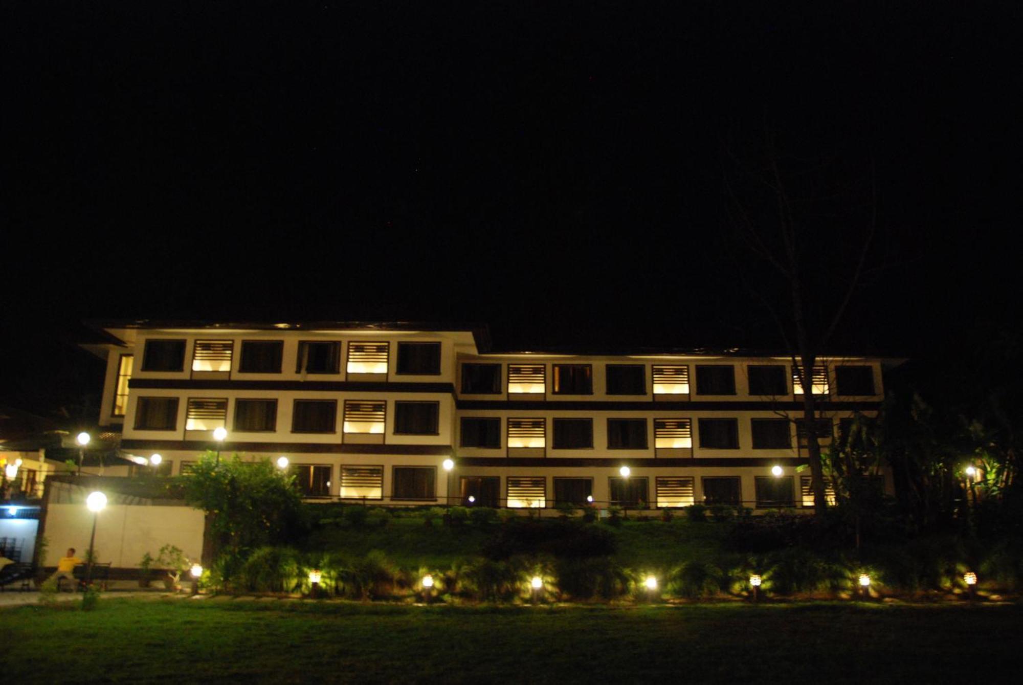 Hotel Tropika Davao Екстер'єр фото