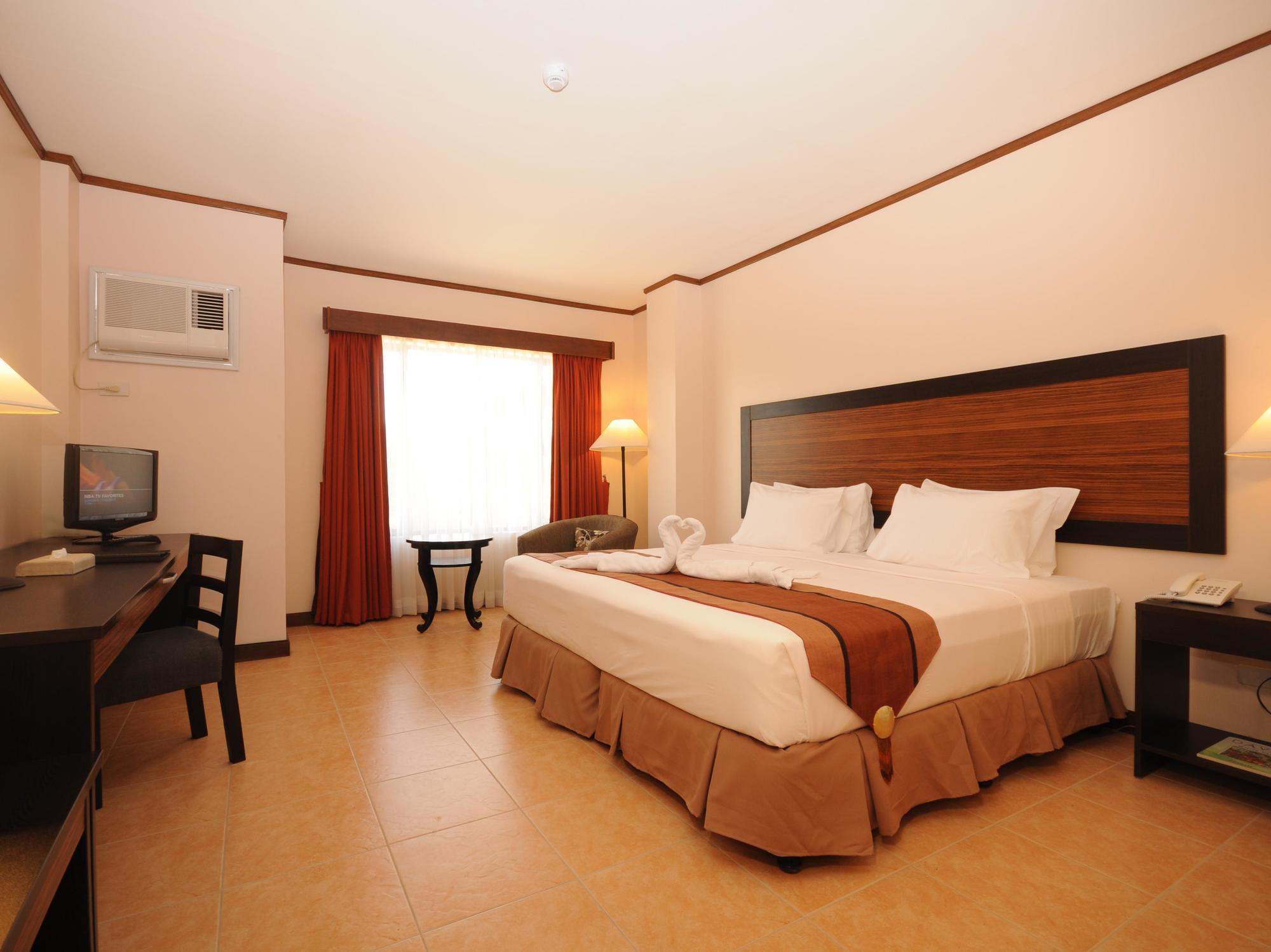 Hotel Tropika Davao Екстер'єр фото