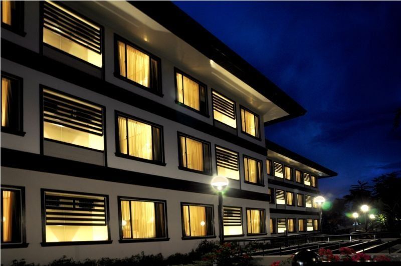 Hotel Tropika Davao Екстер'єр фото
