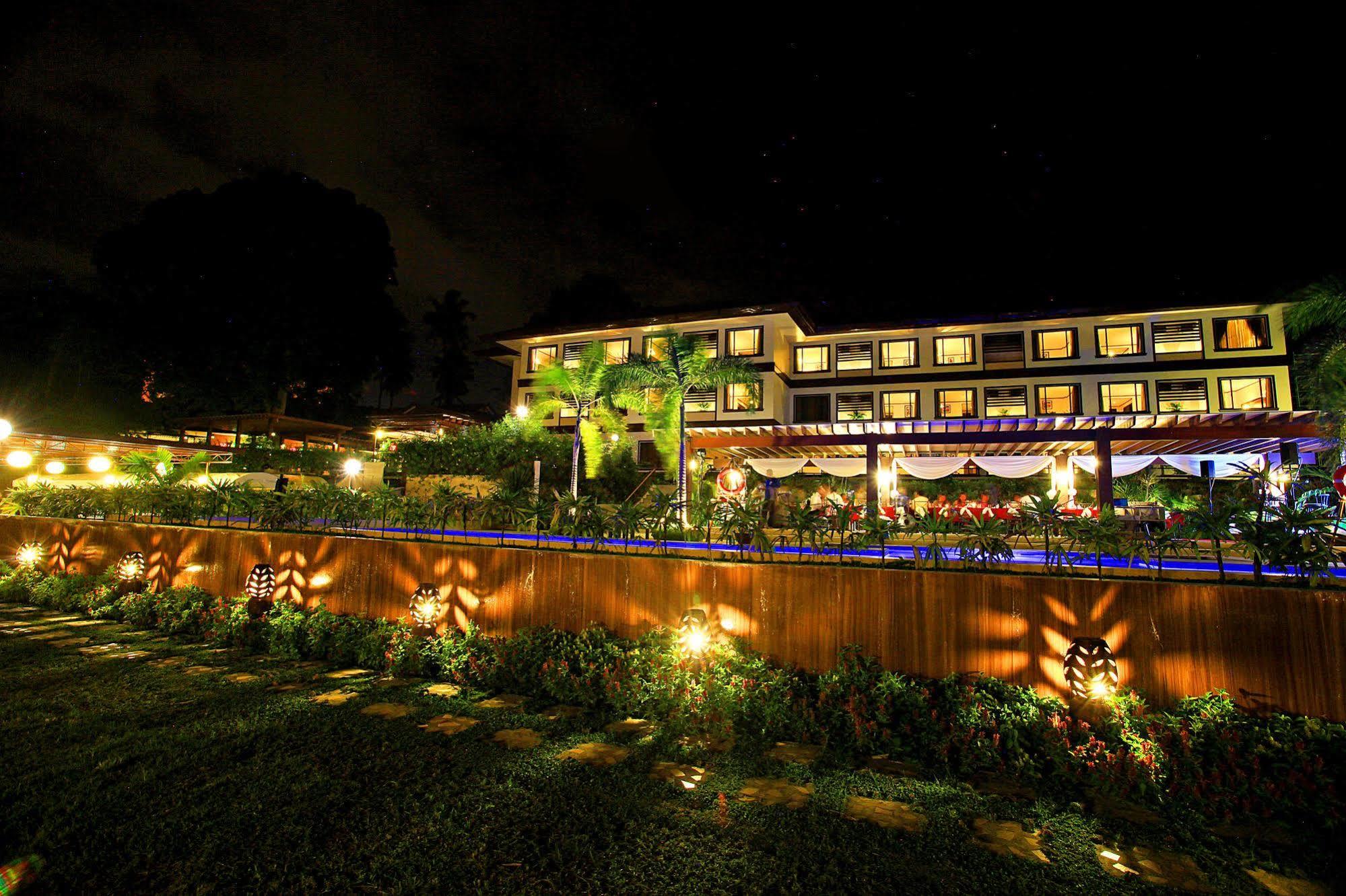 Hotel Tropika Davao Екстер'єр фото