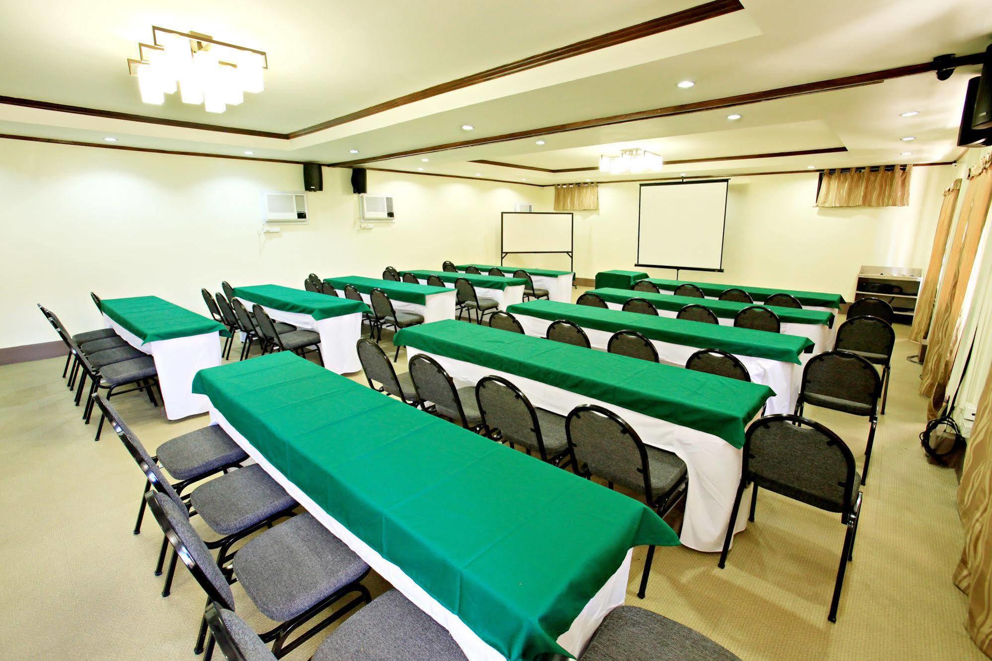 Hotel Tropika Davao Екстер'єр фото