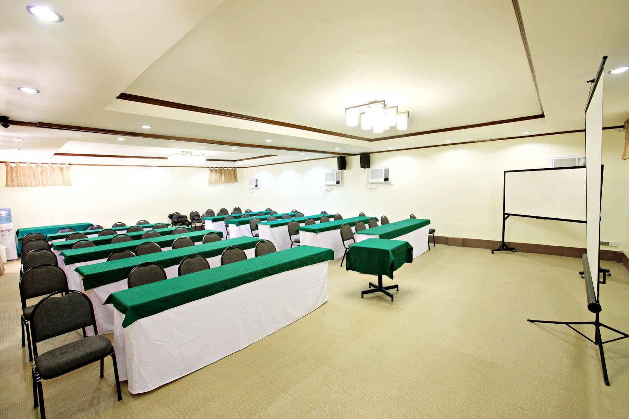 Hotel Tropika Davao Екстер'єр фото