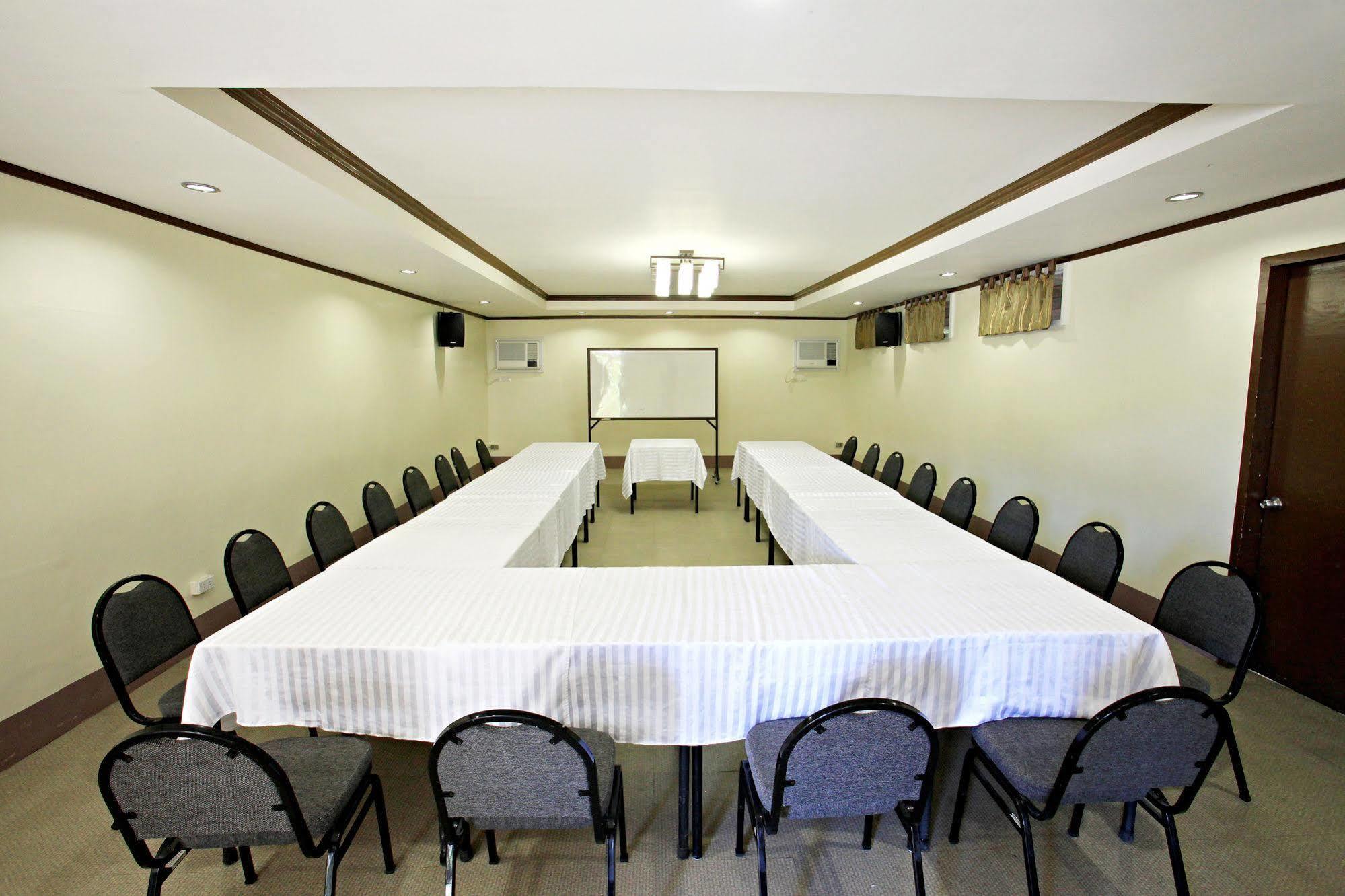 Hotel Tropika Davao Екстер'єр фото