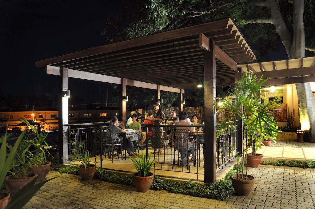 Hotel Tropika Davao Екстер'єр фото